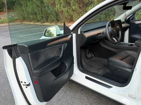 Used 2023 Tesla Model Y Long Range AWD/4WD image 13