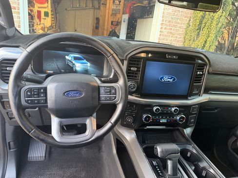 Used 2025 Ford F150 Lariat w/ Equipment Group 501A Mid image 13