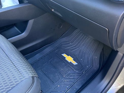 Used 2026 Chevrolet Equinox LT image 9