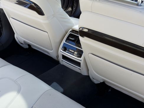 Used 2017 BMW 740i xDrive image 17