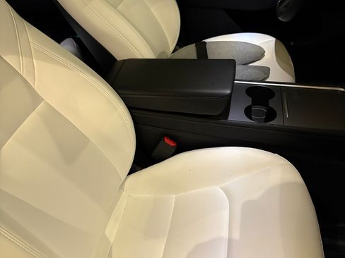 Used 2023 Tesla Model Y Performance image 6