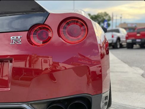 Used 2016 Nissan GT-R Premium image 6
