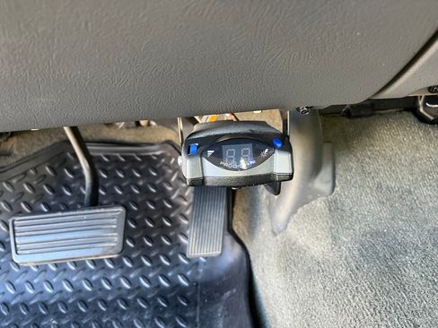 Used 2006 Chevrolet Silverado 2500 LT w/ Heavy-Duty Power Package image 16