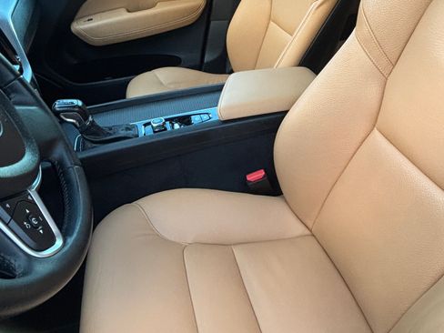 Used 2020 Volvo XC60 T5 Momentum w/ Protection Package Premier image 9