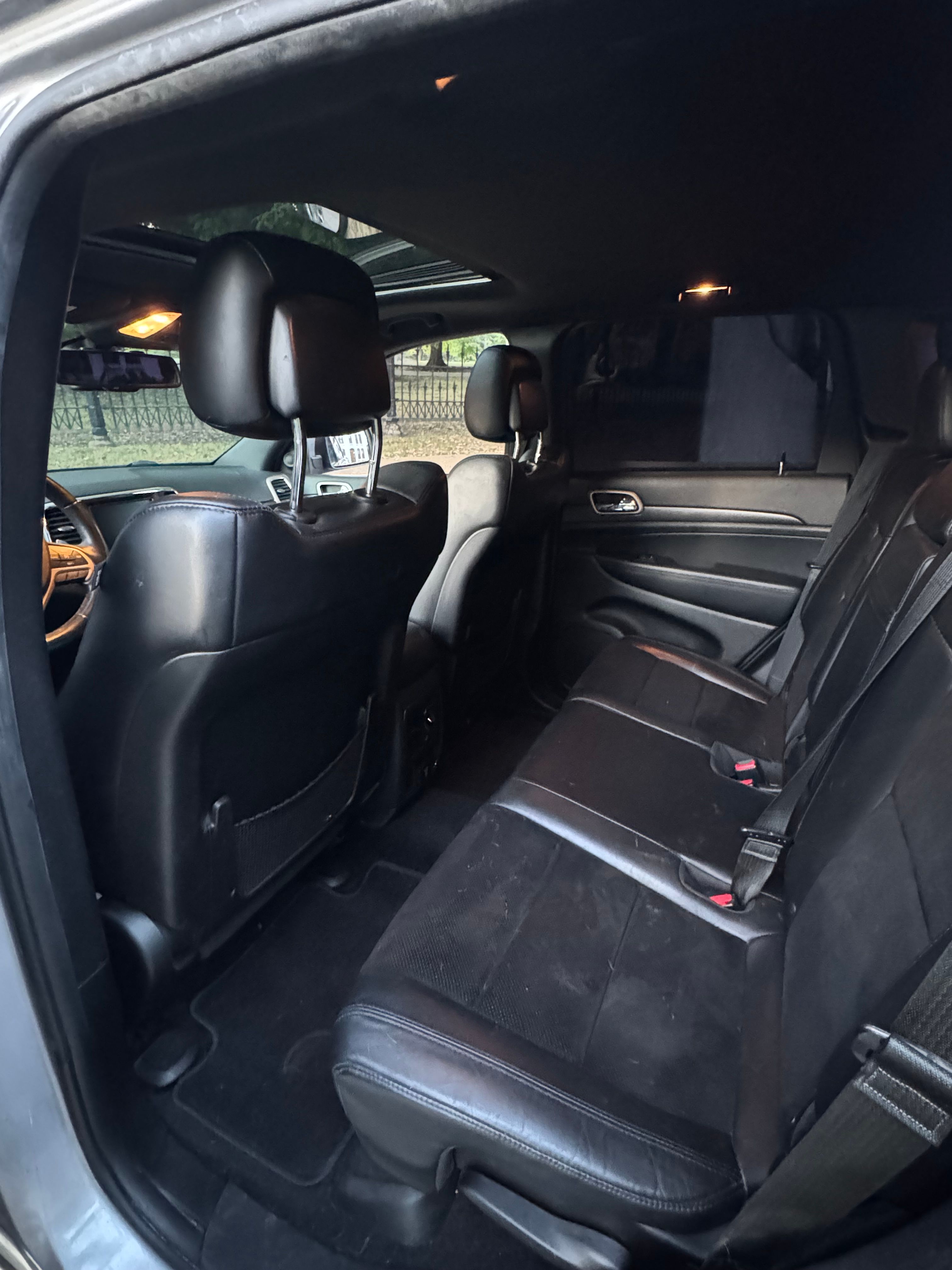 Used 2015 Jeep Grand Cherokee Altitude AWD/4WD image 11