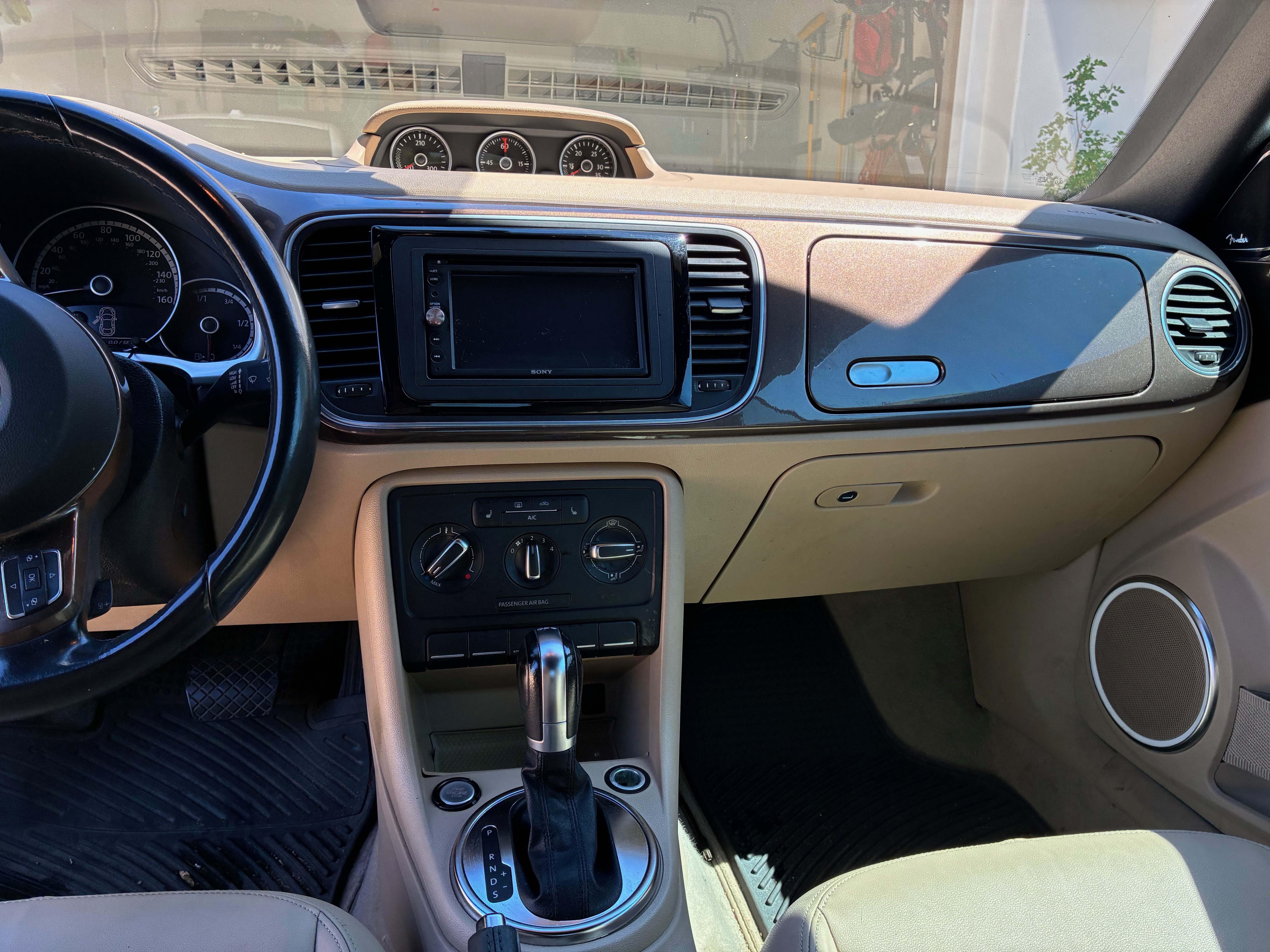 Used 2013 Volkswagen Beetle TDI FWD image 19