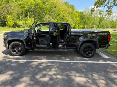Used 2016 Chevrolet Colorado LT w/ Midnight Edition AWD/4WD image 9