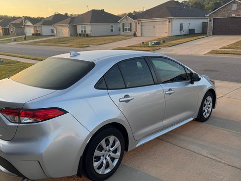 Used 2022 Toyota Corolla LE image 9