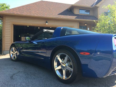 Used 2002 Chevrolet Corvette Coupe w/ Preferred Equipment Group2 RWD image 9