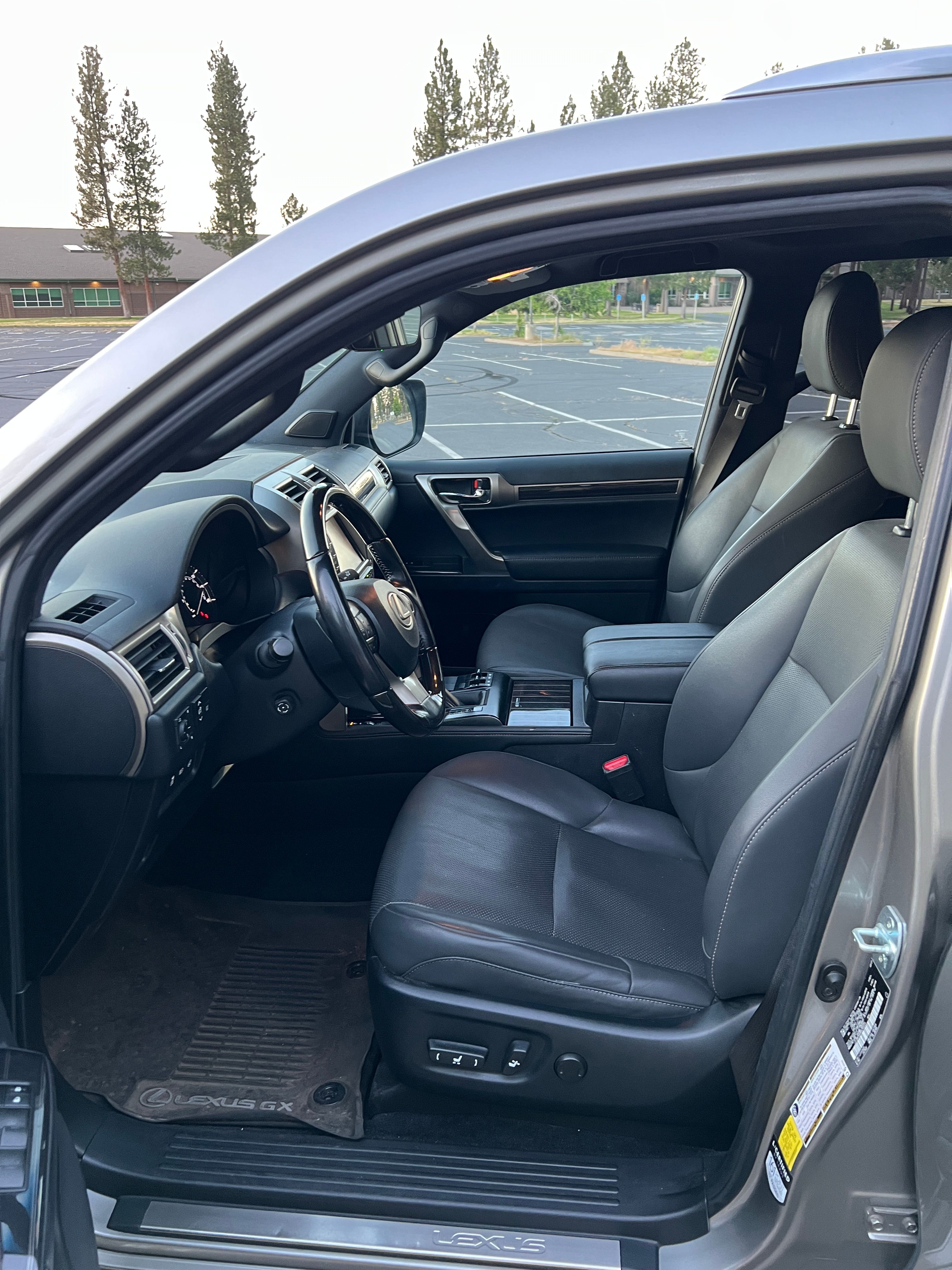 Used 2021 Lexus GX 460 Premium w/ Premium Package AWD/4WD image 25