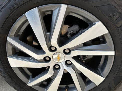 Used 2022 Chevrolet Equinox Premier image 16