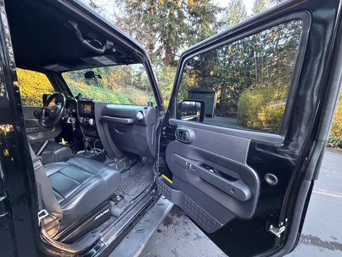 Used 2008 Jeep Wrangler Unlimited Rubicon w/ PWR Convenience Group image 19