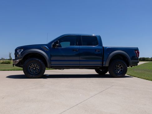 Used 2018 Ford F150 Platinum w/ Equipment Group 701A Luxury AWD/4WD image 8