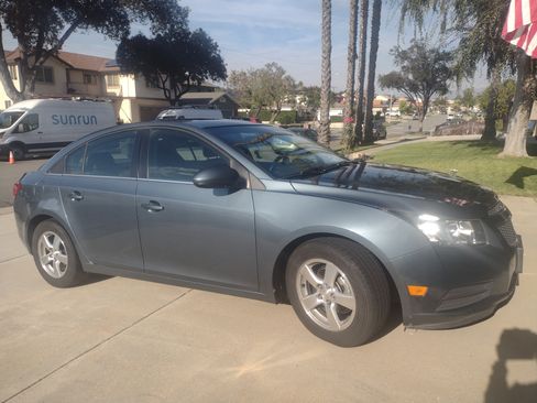 Used 2012 Chevrolet Cruze LT image 2