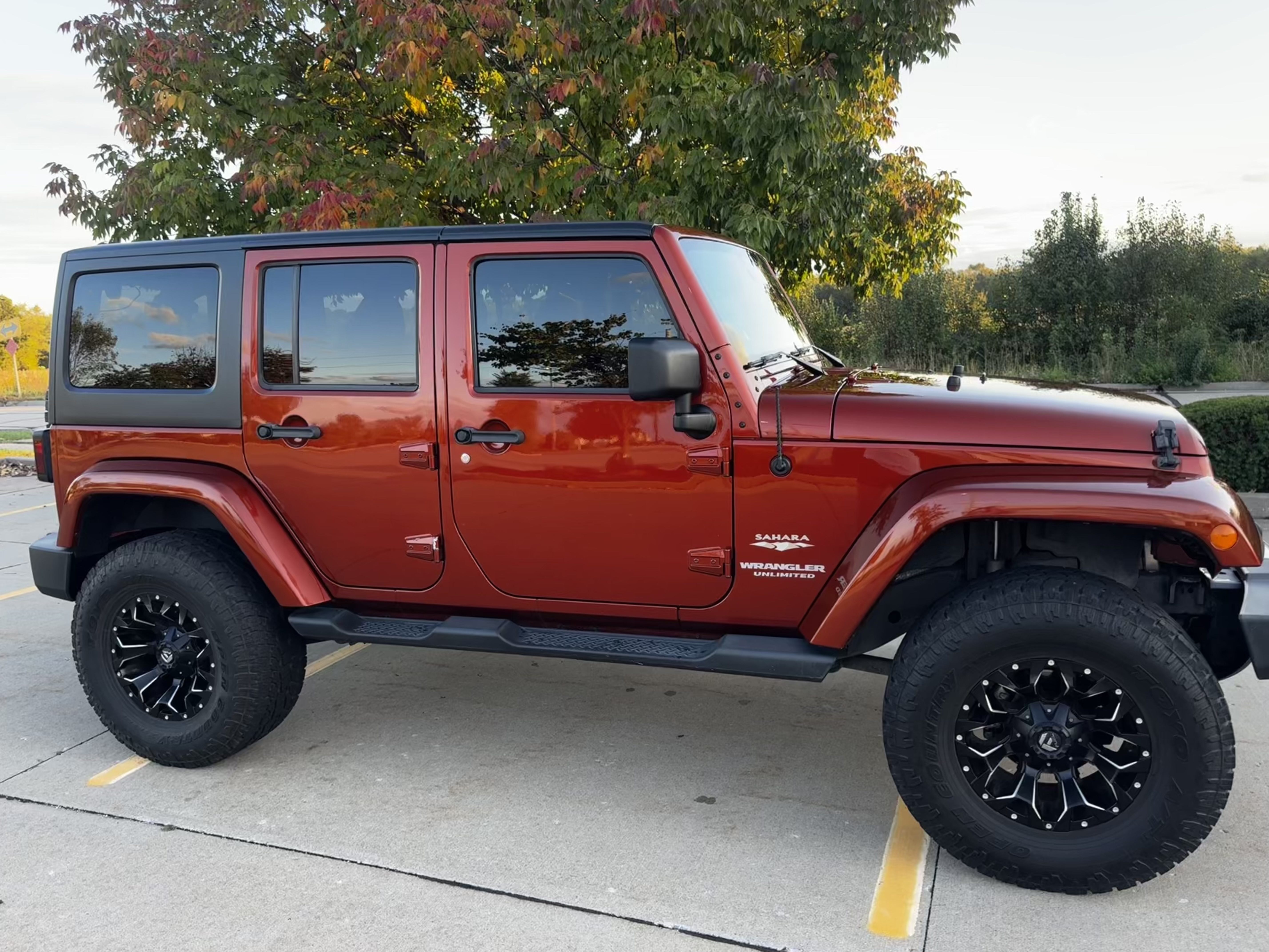 Used 2014 Jeep Wrangler Unlimited Sahara w/ Trailer Tow Group AWD/4WD image 1