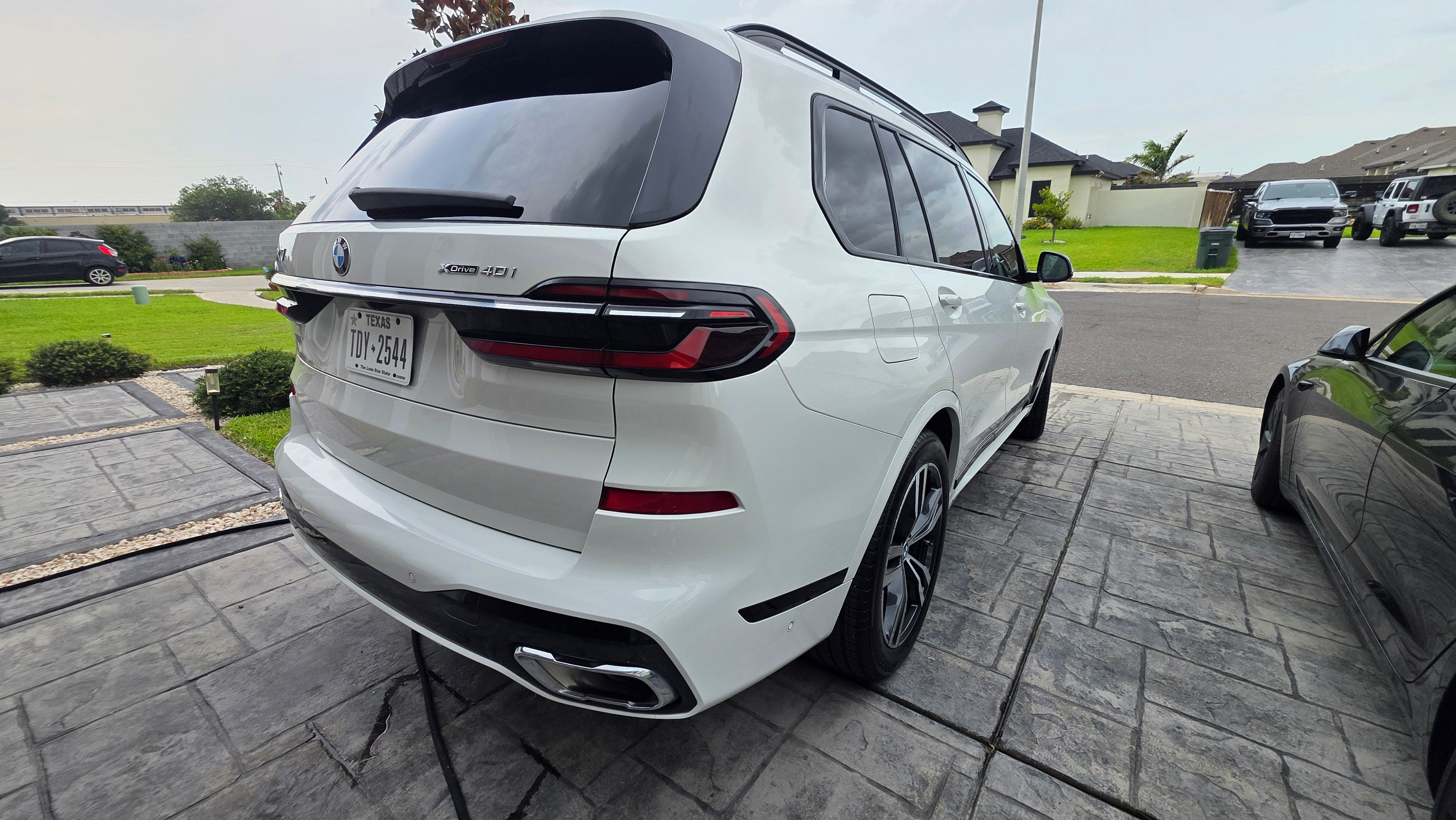 Used 2024 BMW X7 xDrive40i w/ M Sport Package AWD/4WD image 13