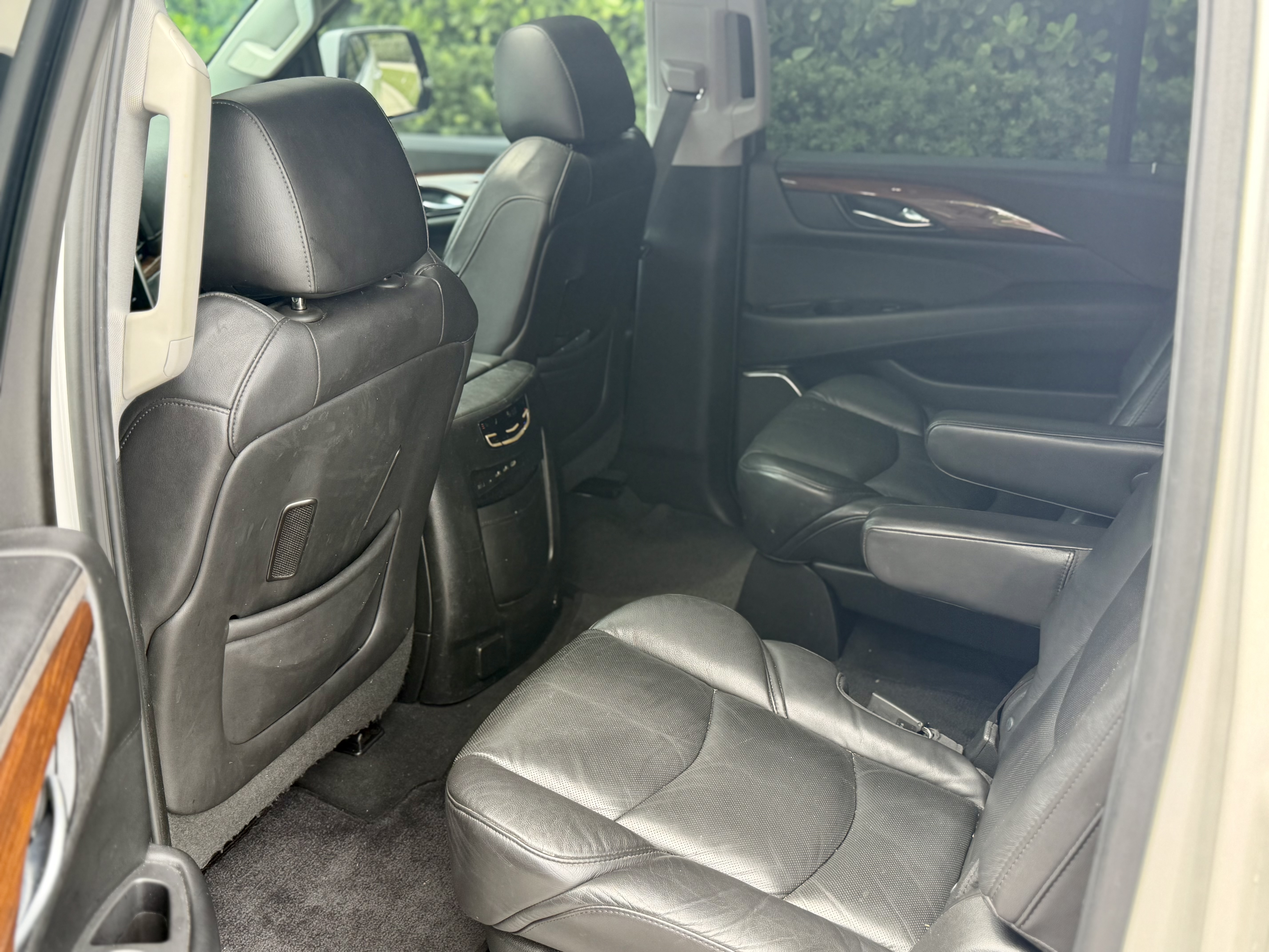 Used 2018 Cadillac Escalade ESV Luxury RWD image 29
