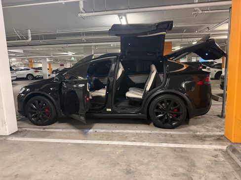 Used 2021 Tesla Model X Performance image 4