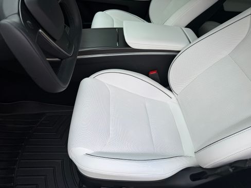 Used 2023 Tesla Model X Plaid image 23