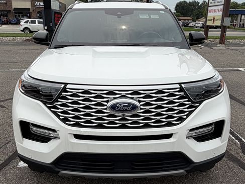 Used 2023 Ford Explorer Platinum w/ Equipment Group 601A AWD/4WD image 4