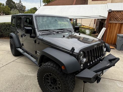Used 2017 Jeep Wrangler Unlimited Sport w/ Quick Order Package 24S AWD/4WD image 2
