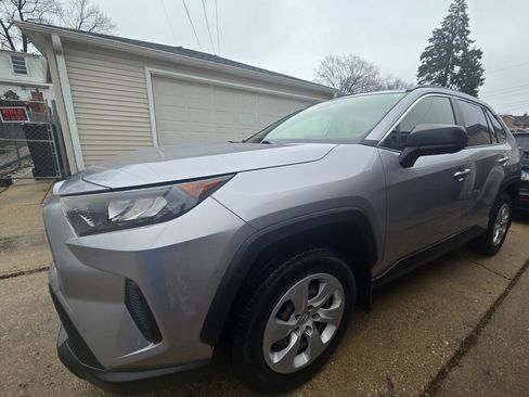 Used 2019 Toyota RAV4 LE image 8