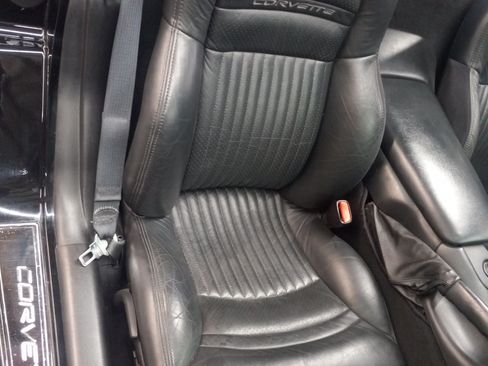 Used 1998 Chevrolet Corvette Coupe w/ Roof Pkg image 21