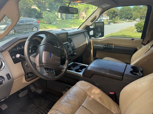 Used 2014 Ford F250 Lariat w/ Lariat Ultimate Package AWD/4WD image 6