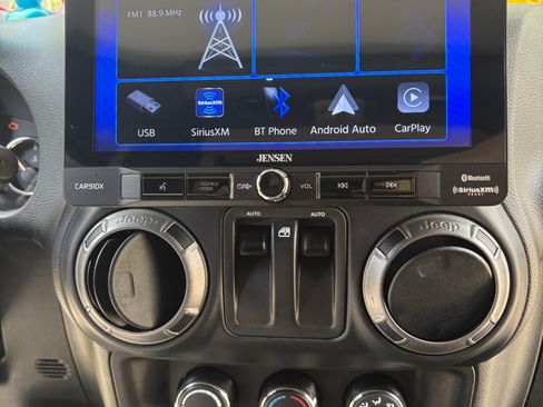 Used 2018 Jeep Wrangler Sport image 19