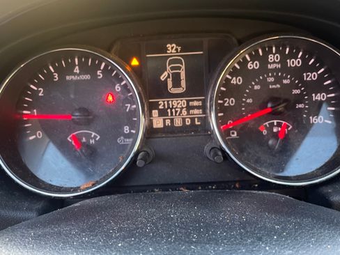 Used 2013 Nissan Rogue S image 15