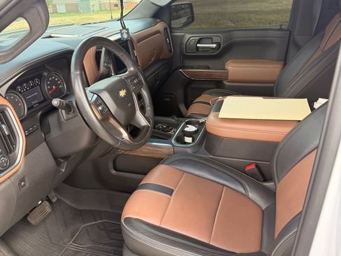 Used 2021 Chevrolet Silverado 1500 High Country w/ Technology Package image 9