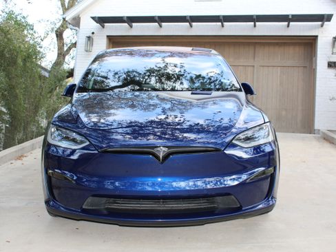 Used 2022 Tesla Model X image 2