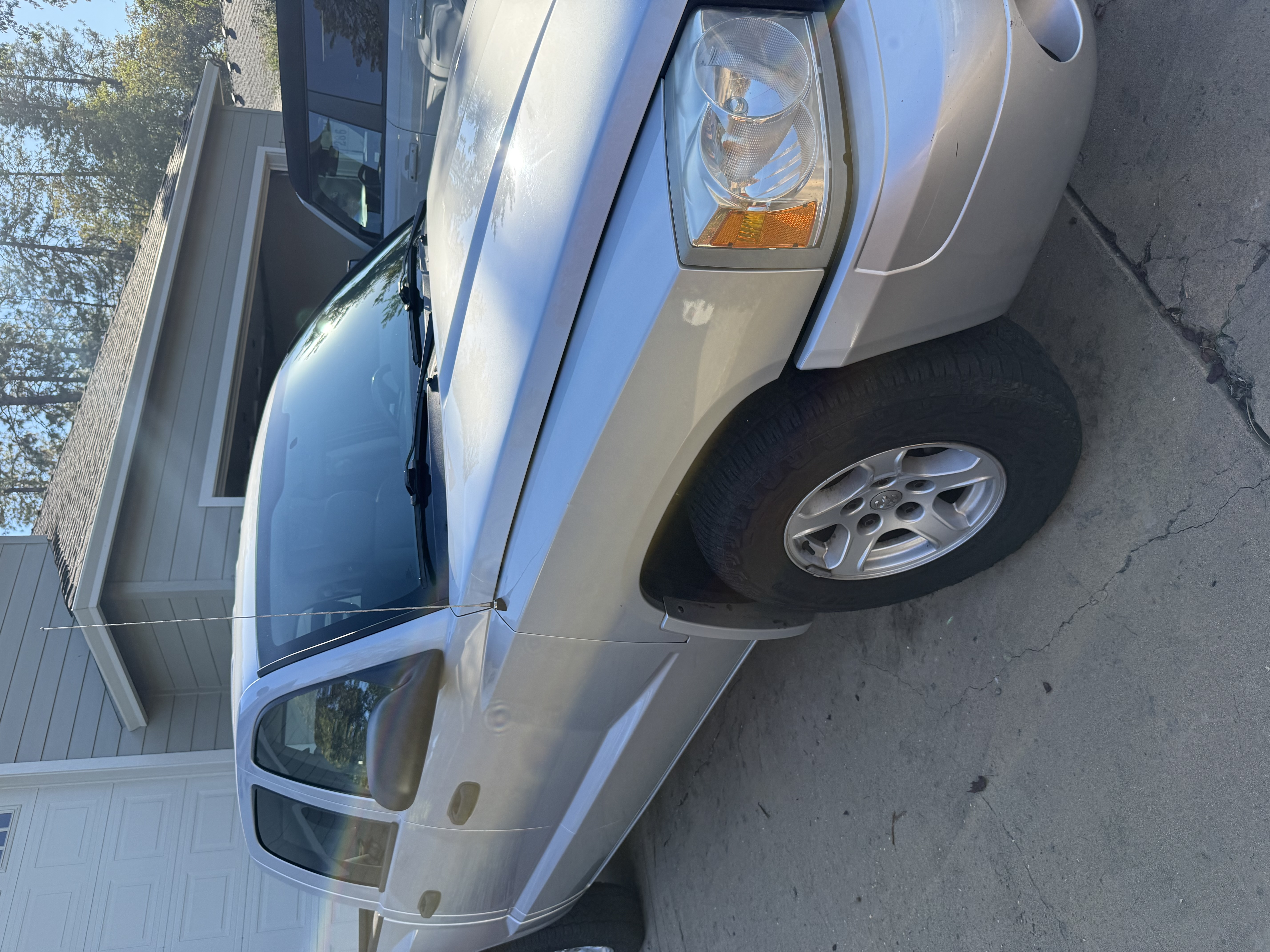 Used 2006 Dodge Dakota SLT w/ Interior Convenience Group AWD/4WD image 2