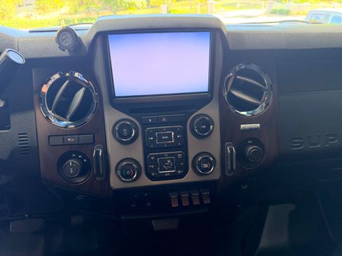 Used 2014 Ford F250 Lariat w/ Lariat Interior Package AWD/4WD image 14
