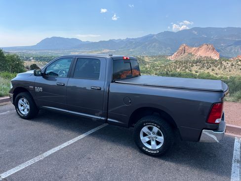 Used 2019 RAM 1500 Classic SLT AWD/4WD image 32