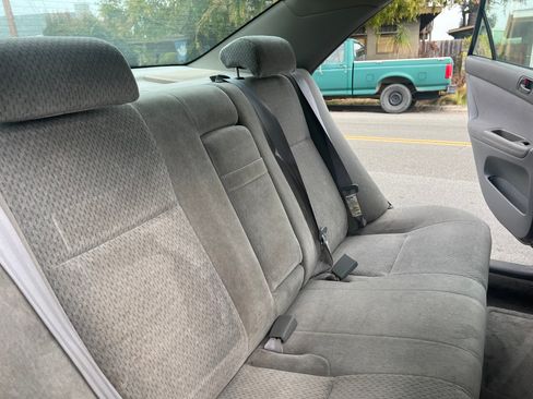 Used 2002 Toyota Camry LE image 9