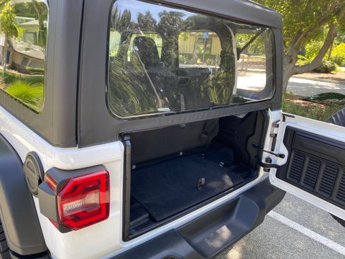 Used 2025 Jeep Wrangler Sport AWD/4WD image 5