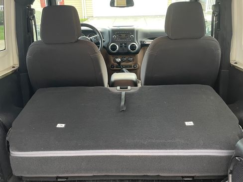 Used 2013 Jeep Wrangler Rubicon w/ PWR Convenience Group image 14