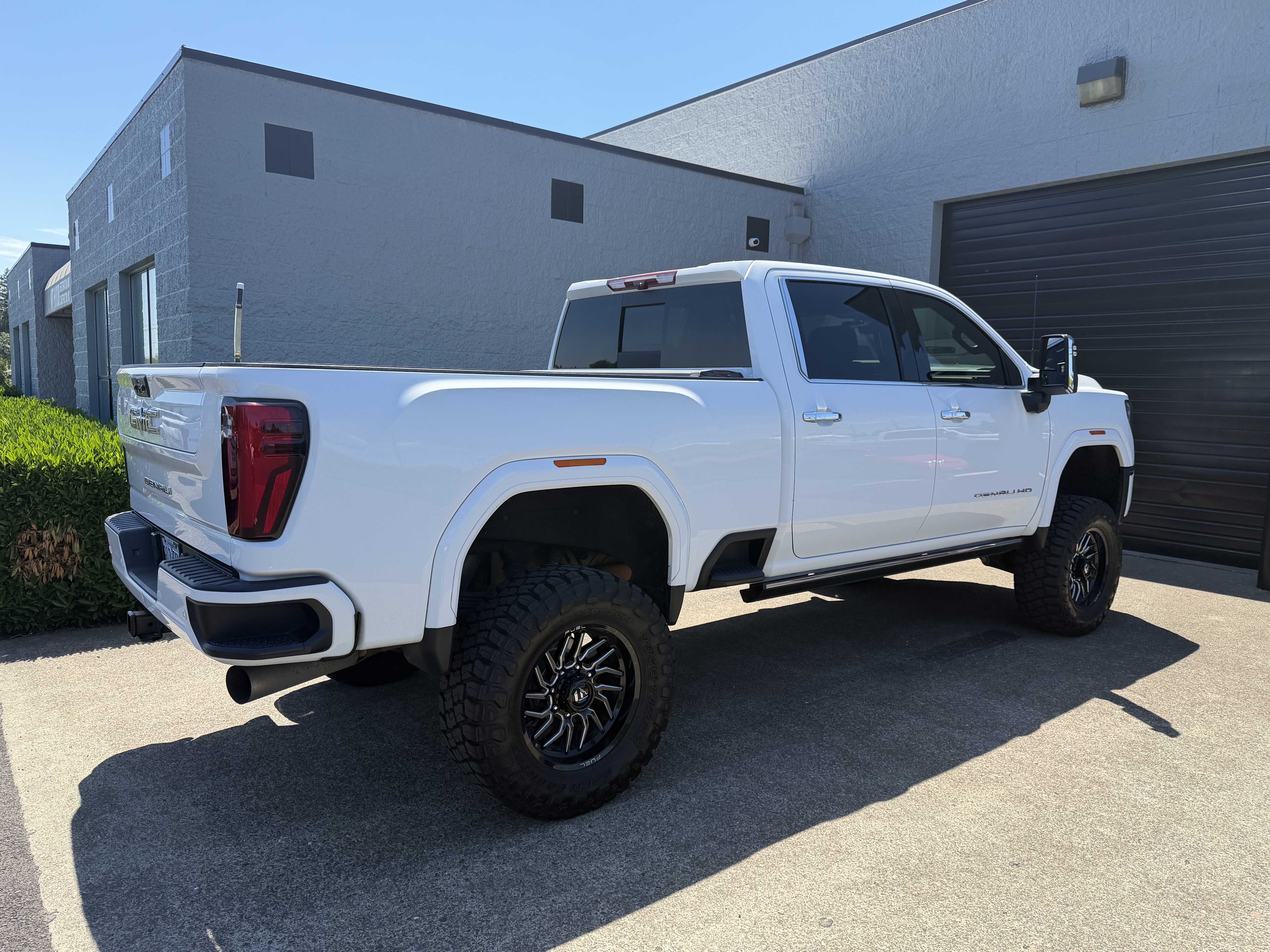 Used 2024 GMC Sierra 2500 Denali Ultimate AWD/4WD image 1