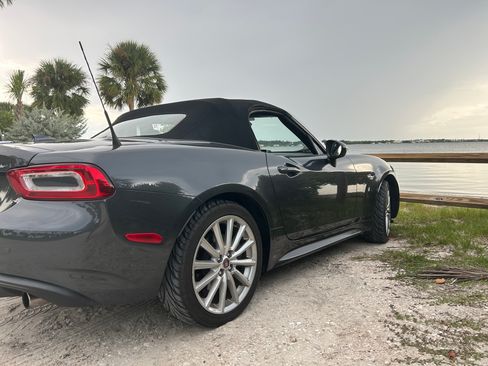 Used 2017 FIAT 124 Spider Lusso RWD image 6