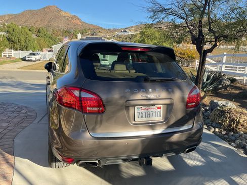 Used 2014 Porsche Cayenne S image 2