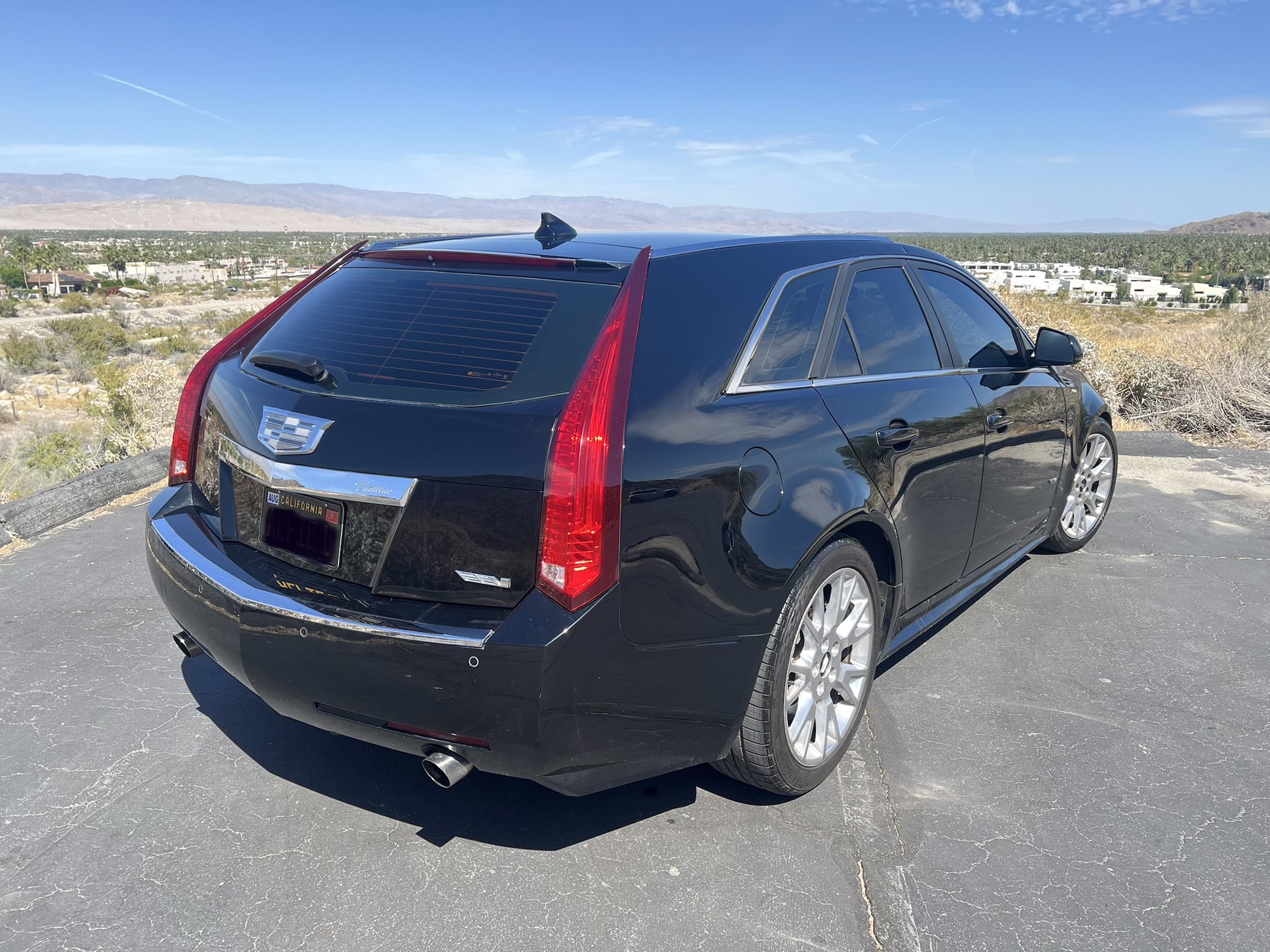 Used 2010 Cadillac CTS Premium RWD image 4