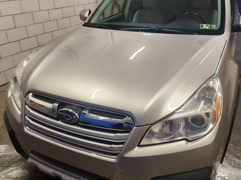 Used 2014 Subaru Outback 3.6R Limited w/ Moonroof Package image 4