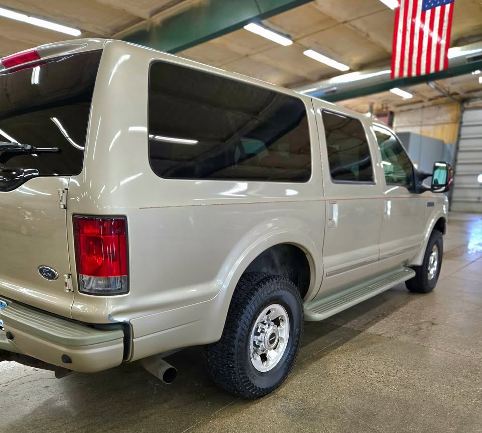 Used 2005 Ford Excursion Limited AWD/4WD image 5