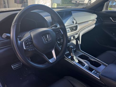 Used 2018 Honda Accord Sport image 11