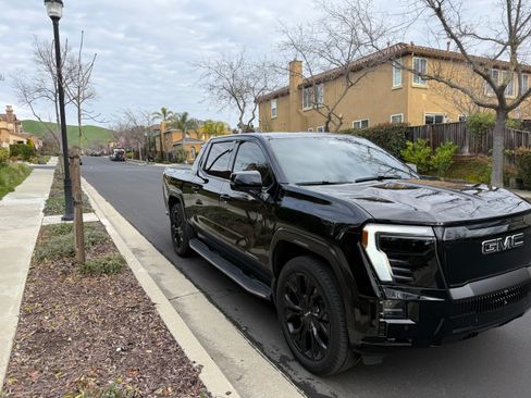 Used 2025 GMC Sierra EV Denali image 2