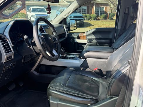 Used 2015 Ford F150 Lariat image 4