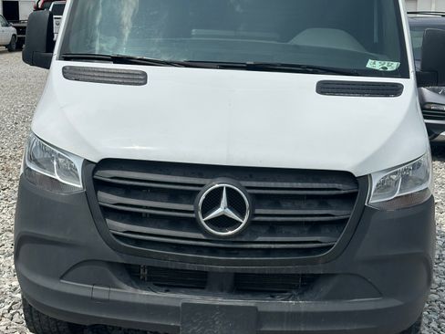 Used 2024 Mercedes-Benz Sprinter 2500 image 2