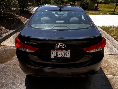 Used 2013 Hyundai Elantra GLS w/ Preferred Pkg FWD image 5