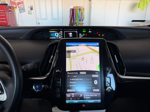 Used 2017 Toyota Prius Prime Advanced w/ Carpet Mat Package image 11